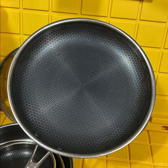 HEXCLAD 6 Piece Nonstick Stainless Steel Frying Pan Set 8”, 10” 12” and Wok $600 - Picture 4 of 11